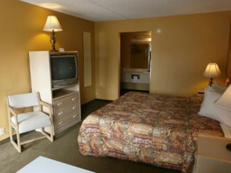 Howard Johnson Missoula Motel Room photo